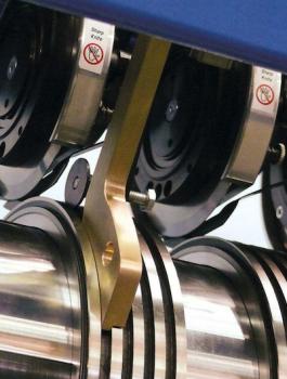 Präzise Messerpositionierung im DIENES Schneidsystem.