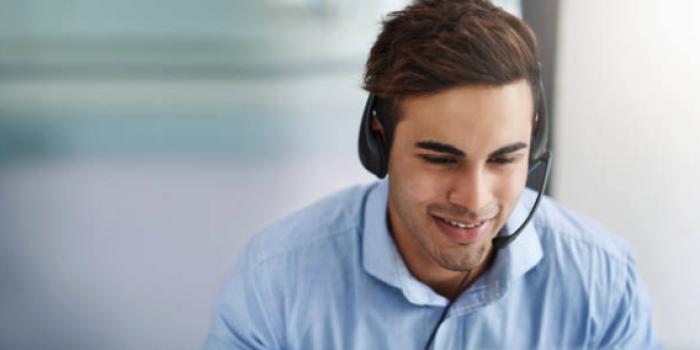 DIENES Mitarbeiter im technischen Support.