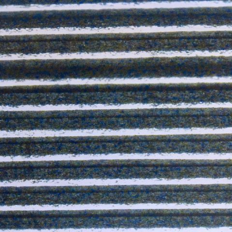 Das richtige Messer in unterschiedlichen Werkstoffqualitäten, spezielle Muffen sowie adäquate Untermesser und Messerhalter für das Schneiden von Batteriefolie.
