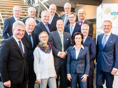 Bernd Supe-Dienes and the Executive Board of the VDMA.