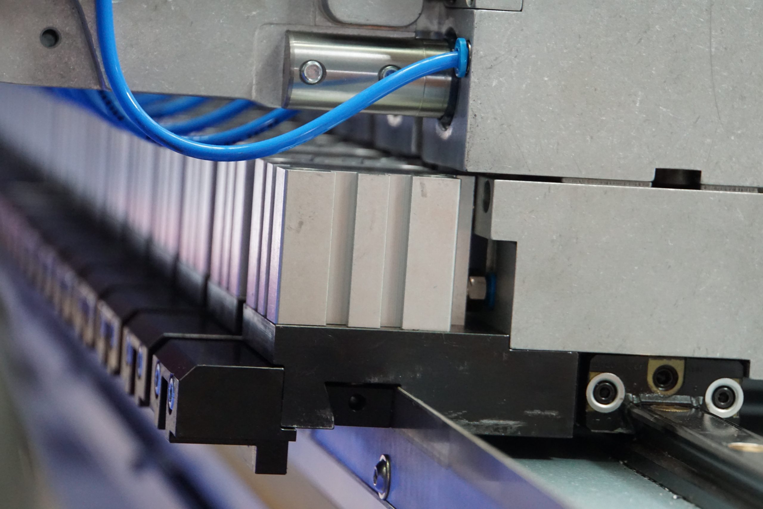 Das Bild zeigt eine Detailaufnahme des Messerhalters PSGs DF 50 mit Senso Control in dem System bei Carl Macher.