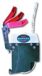 Mit dem hier zu sehenden, kinderleichten Schnellspannsystem „Quick Clamp“ werden Messerhalter an Längsschneidemaschinen schnell und einfach fixiert, untereinander ausgetauscht und positioniert.