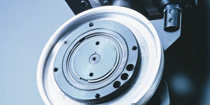 Ein Handgriff und der ausgefahrene Einstellschieber „Easy Set“ sorgt für eine schnelle und exakte Messerhaltereinstellung.