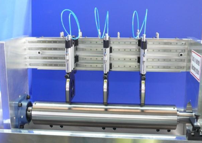 DIENES slitting system, which is operated manually.