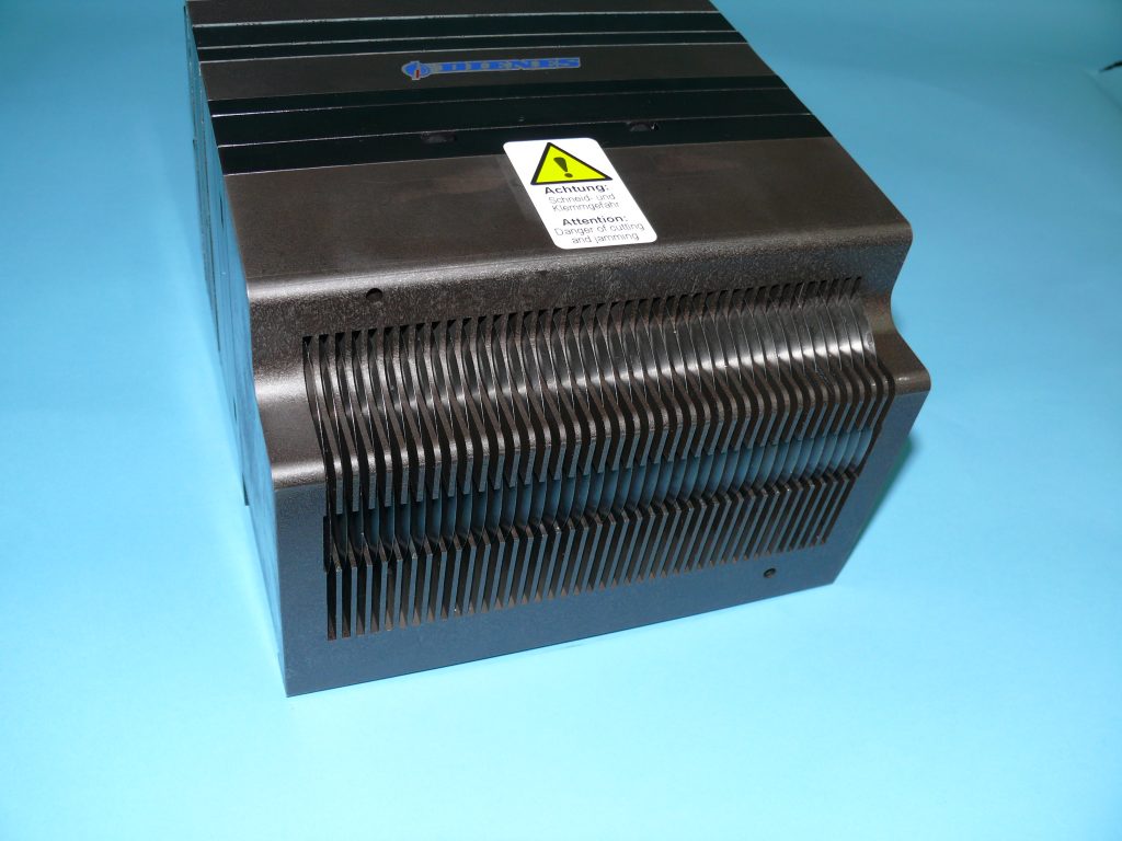 La photo montre la cassette de coupe "crush cut" qui a été développée par DIENES spécialement pour les largeurs de coupe étroites.