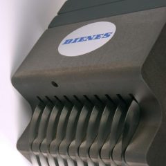 L'image montre la cassette de coupe à l'écrasement de DIENES qui est particulièrement adaptée aux coupes étroites.