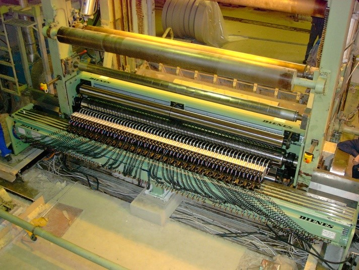 This old cutting system was retrofitted by DIENES. The upgrades have resulted in a significant increase in quality and capacity.