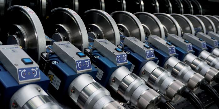 Das Bild zeigt ein DIENES Schneidsystem mit dem Messerhalter DS 8 mit der innovativen Tiefeneinstellung Senso Control.