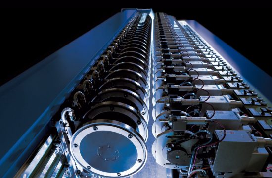 DIENES slitting system with the highly innovative SIMU-FLASH simultaneous knife positioning system.