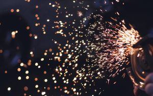 Die Messerqualität ist entscheidend für ein optimales Schneidergebniss. Neben der Herstellung ist auch die Pflege der Messer und somit das Nachschleifen ein wichtiger Faktor.