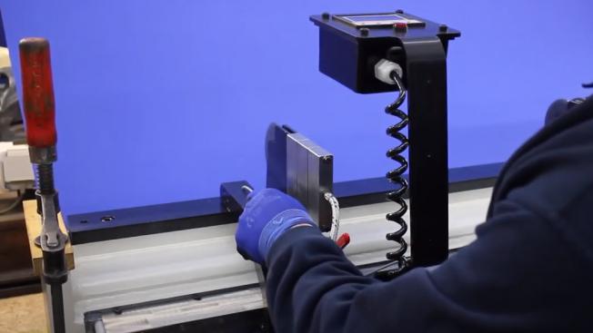 DIENES – Manuelle Quetschmesserhalter-Verstellung (V20)